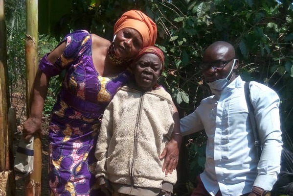 Members of the MapGive C2M2 Bukavu project meet with members of the local community.